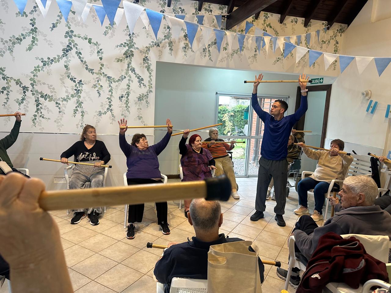 Gimnasia adaptada en Residencias Ayres